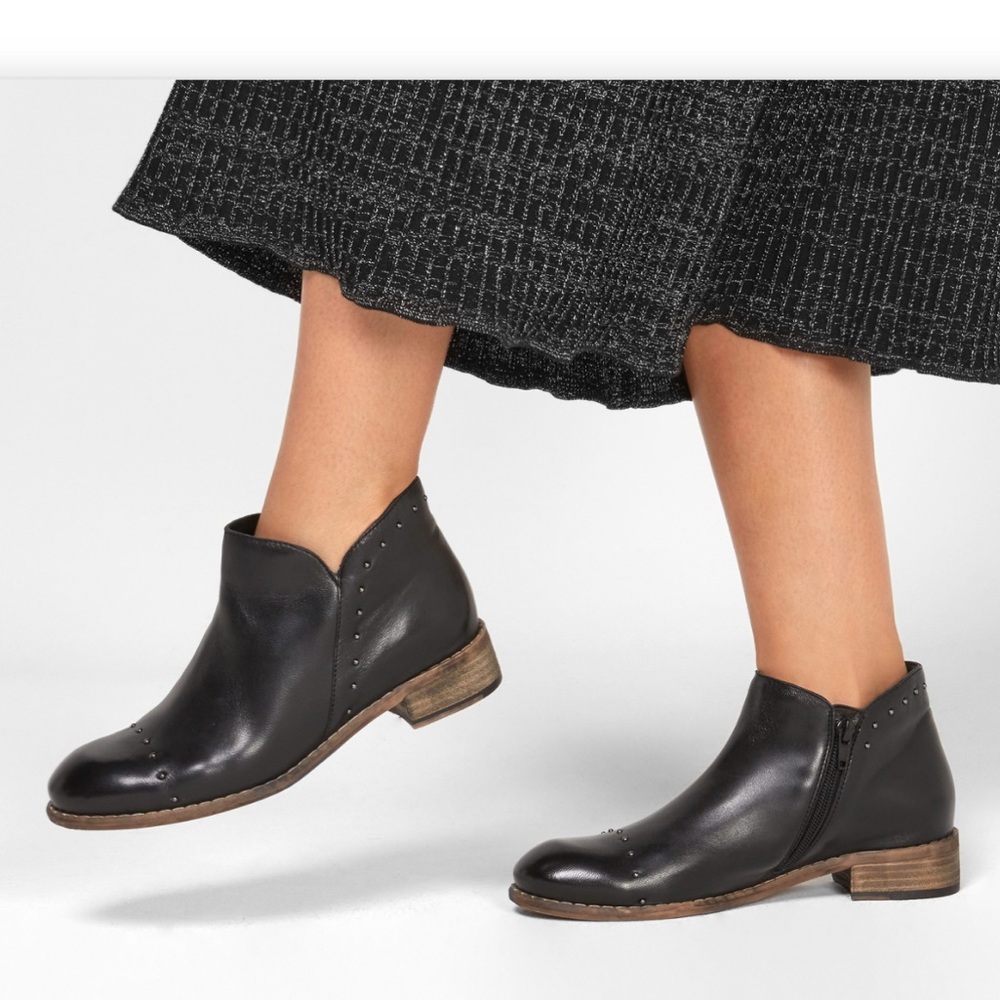 Skechers Size 8.5 Rue - Dominique ankle boot in black smooth oiled leather